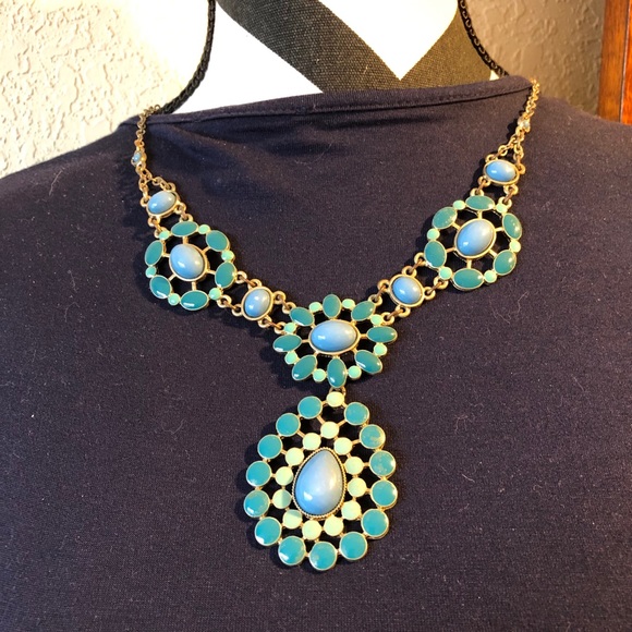 Beautiful turquoise colored necklace statement - Picture 2 of 7
